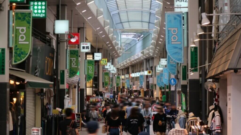 高円寺商店街の賑わい
